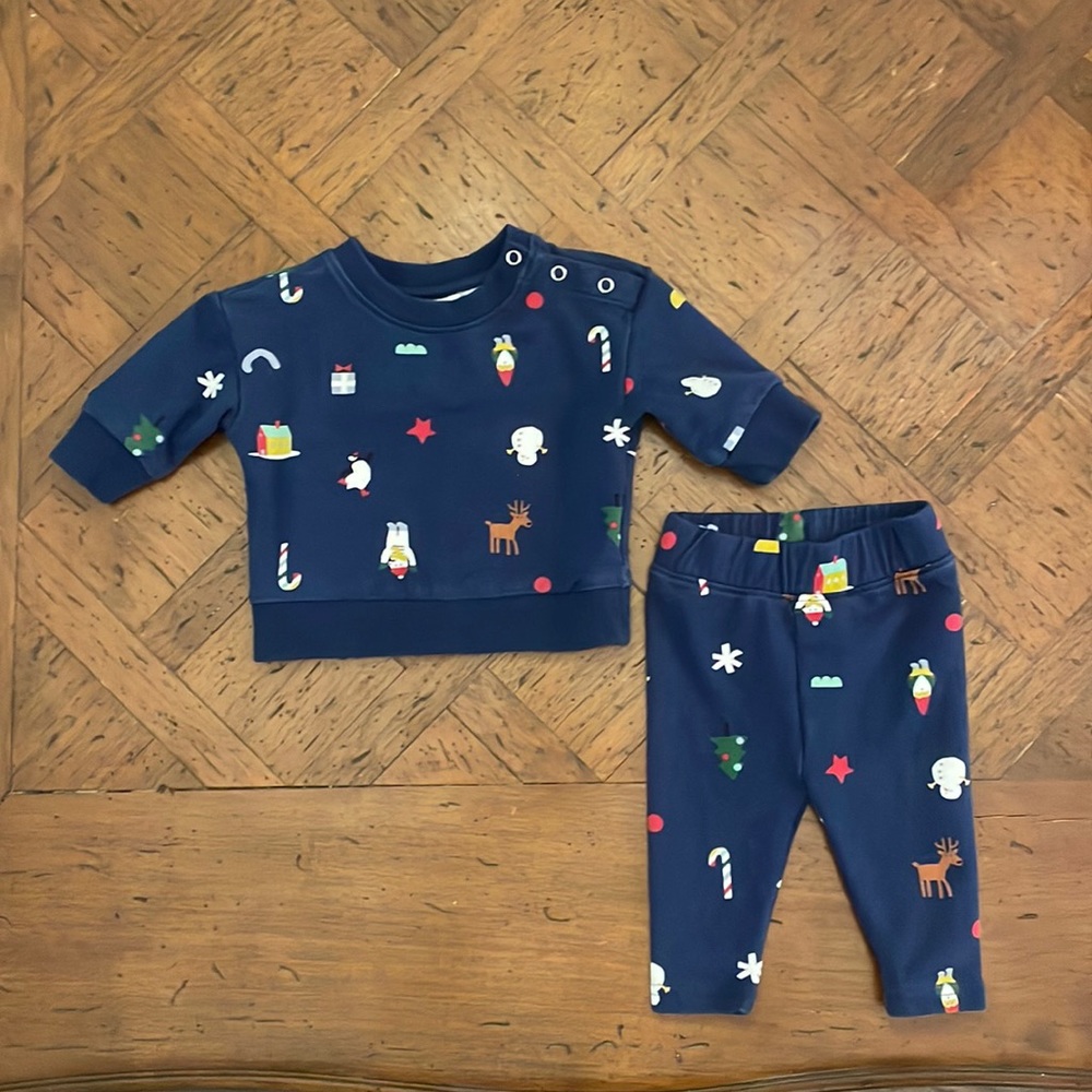 Hanna Andersson two piece Christmas sweatsuit size 0-3 months